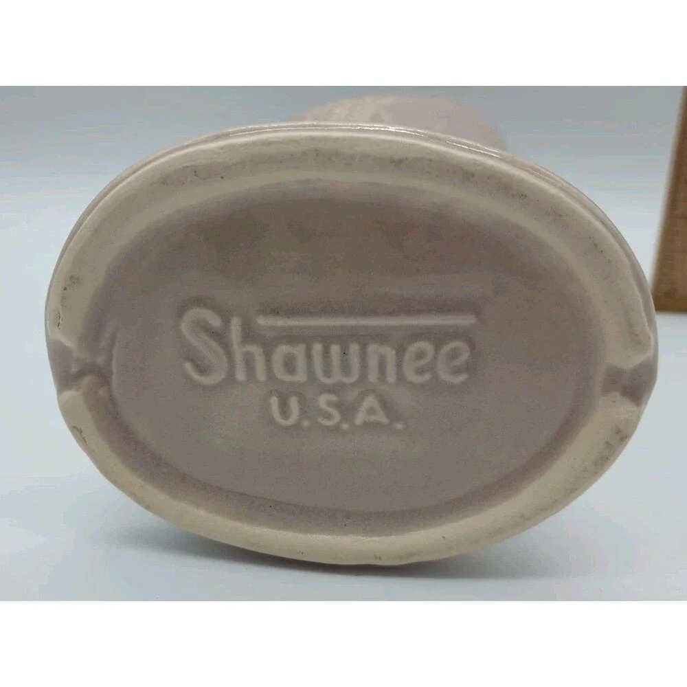 Shawnee Pottery 40s  Double Fan Fish Scale  Vase 8.75